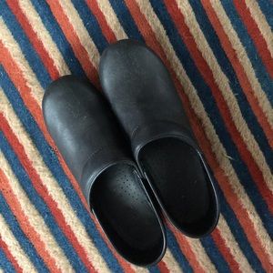 Black Sanita clogs